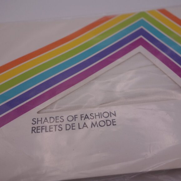 Whisper Shades of Fashion One Size Sandalfoot Made in Canada White Knee Highs - Picture 3 of 12